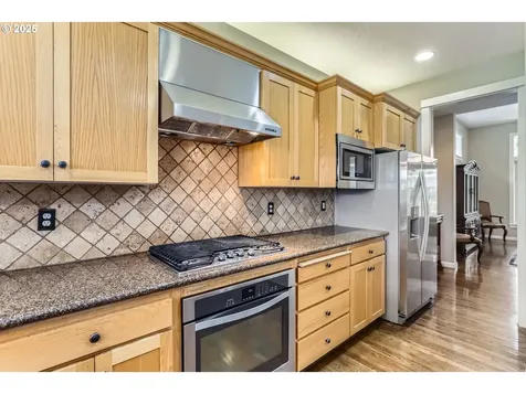 15602 NW Graf Street Portland OR 97229