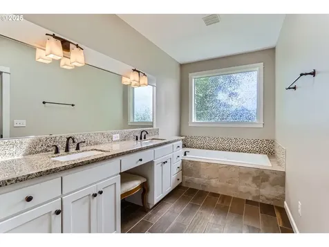 15602 NW Graf Street Portland OR 97229