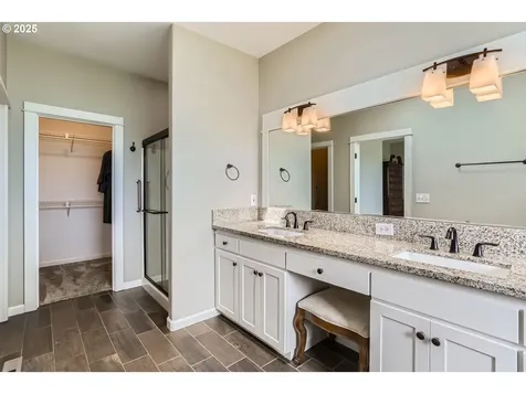 15602 NW Graf Street Portland OR 97229