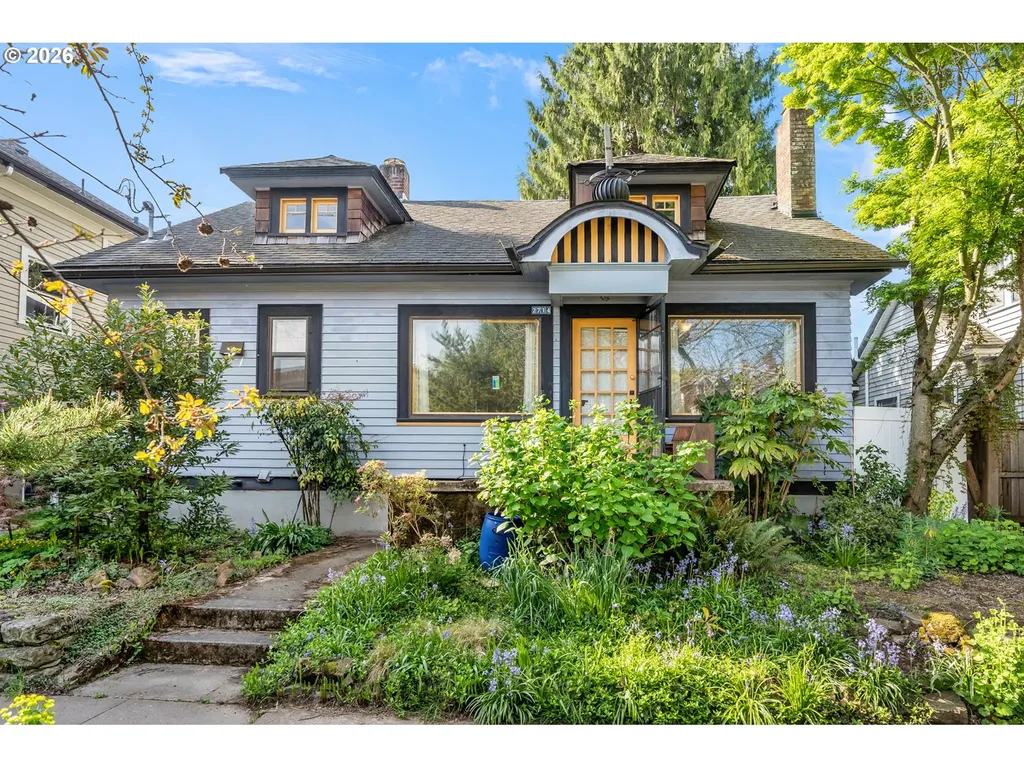 2714 NE Everett Street Portland OR 97232
