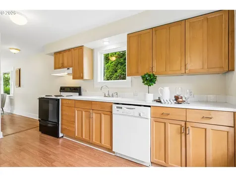 4228 NE Simpson Street Portland OR 97218