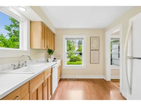 4228 NE Simpson Street Portland OR 97218