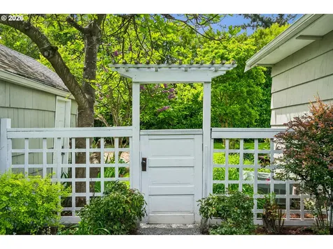 4228 NE Simpson Street Portland OR 97218