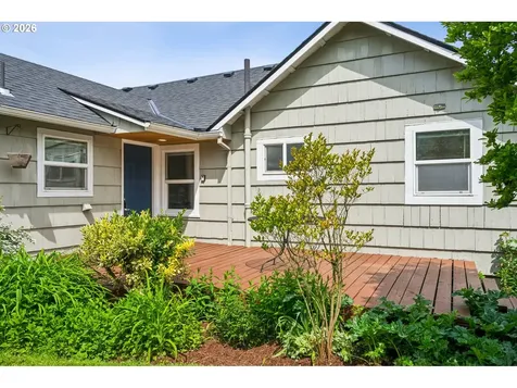 4228 NE Simpson Street Portland OR 97218