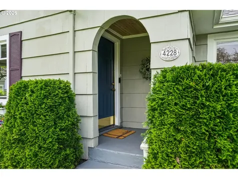 4228 NE Simpson Street Portland OR 97218