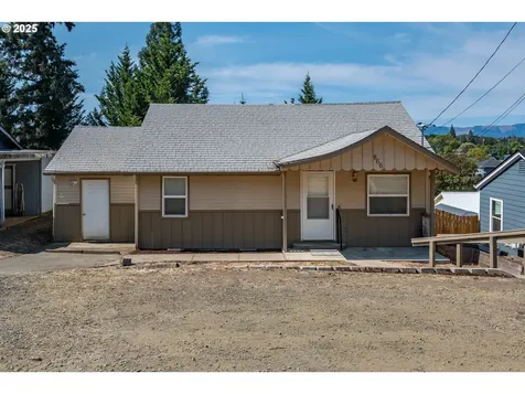 866 NE Walnut Street Roseburg OR 97470