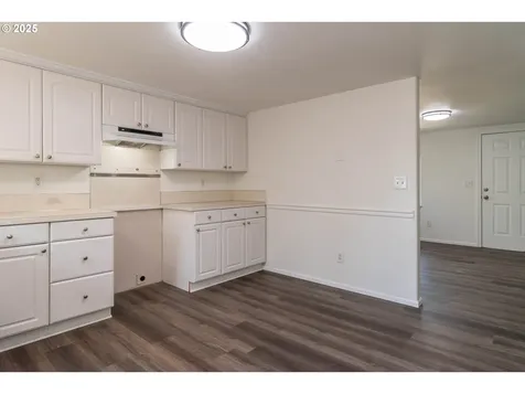 866 NE Walnut Street Roseburg OR 97470