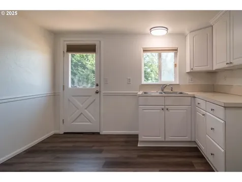 866 NE Walnut Street Roseburg OR 97470