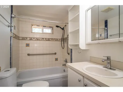 866 NE Walnut Street Roseburg OR 97470