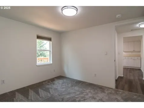 866 NE Walnut Street Roseburg OR 97470