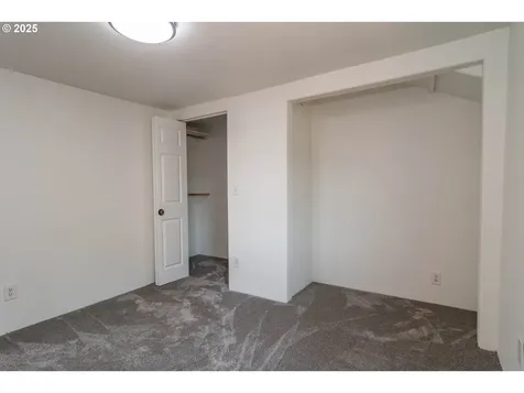 866 NE Walnut Street Roseburg OR 97470
