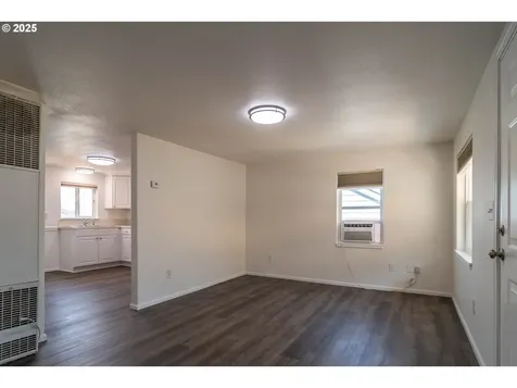866 NE Walnut Street Roseburg OR 97470