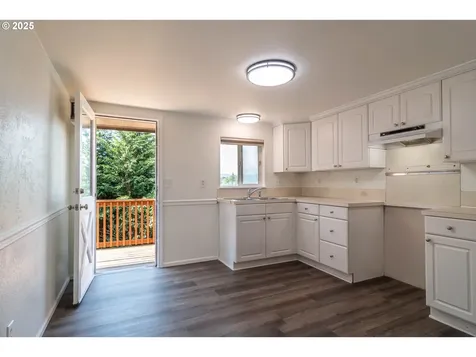 866 NE Walnut Street Roseburg OR 97470