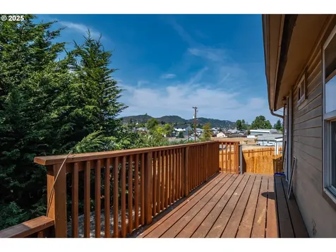 866 NE Walnut Street Roseburg OR 97470