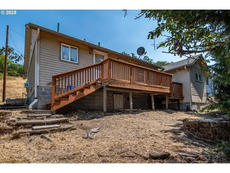 866 NE Walnut Street Roseburg OR 97470