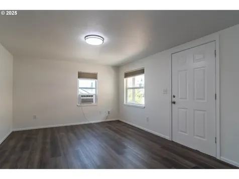 866 NE Walnut Street Roseburg OR 97470