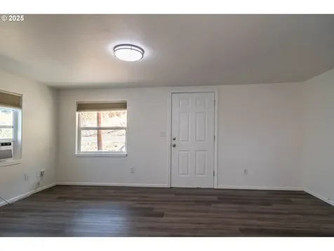 866 NE Walnut Street Roseburg OR 97470