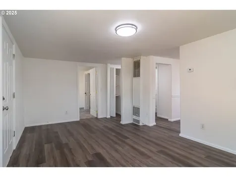 866 NE Walnut Street Roseburg OR 97470