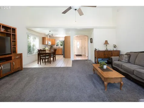 910 Kristen Way Cottage Grove OR 97424