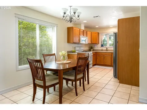 910 Kristen Way Cottage Grove OR 97424