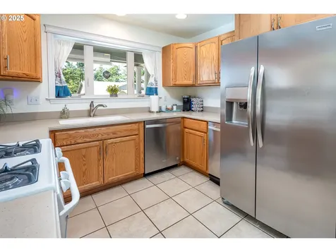910 Kristen Way Cottage Grove OR 97424