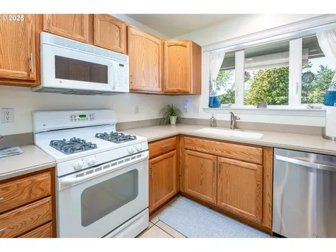910 Kristen Way Cottage Grove OR 97424