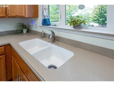 910 Kristen Way Cottage Grove OR 97424