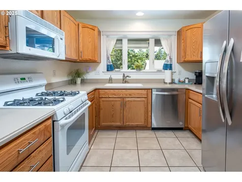 910 Kristen Way Cottage Grove OR 97424