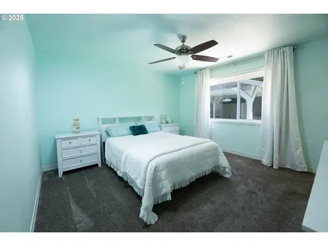 910 Kristen Way Cottage Grove OR 97424