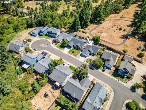 910 Kristen Way Cottage Grove OR 97424