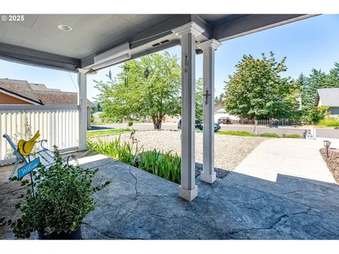 910 Kristen Way Cottage Grove OR 97424