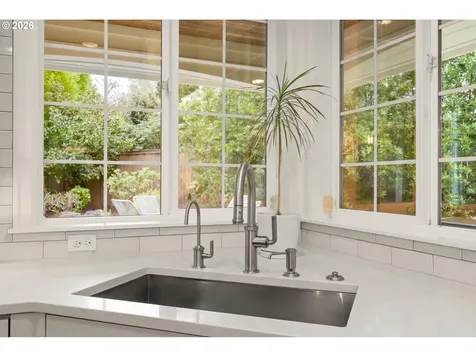4112 SW 58th Avenue Portland OR 97221