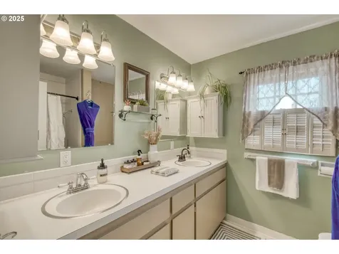 381 W Berkeley Street Gladstone OR 97027