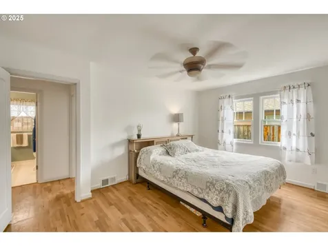 381 W Berkeley Street Gladstone OR 97027