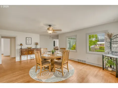 381 W Berkeley Street Gladstone OR 97027