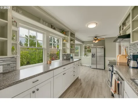 381 W Berkeley Street Gladstone OR 97027