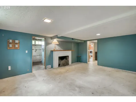 381 W Berkeley Street Gladstone OR 97027