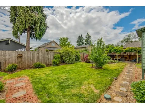 381 W Berkeley Street Gladstone OR 97027