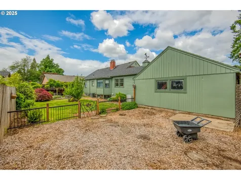 381 W Berkeley Street Gladstone OR 97027