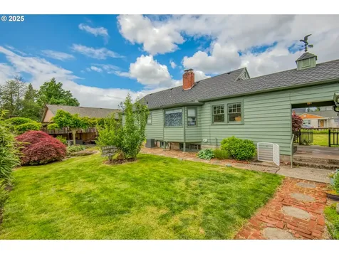 381 W Berkeley Street Gladstone OR 97027