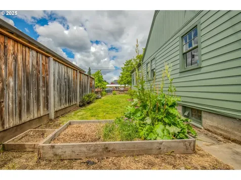 381 W Berkeley Street Gladstone OR 97027