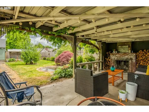 381 W Berkeley Street Gladstone OR 97027