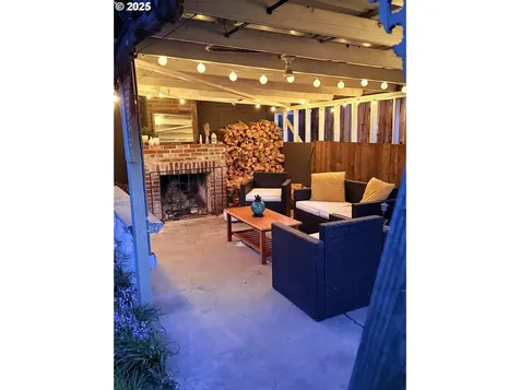 381 W Berkeley Street Gladstone OR 97027