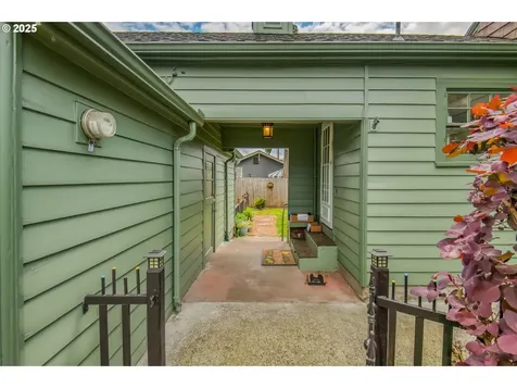 381 W Berkeley Street Gladstone OR 97027
