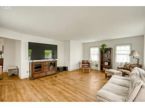 381 W Berkeley Street Gladstone OR 97027