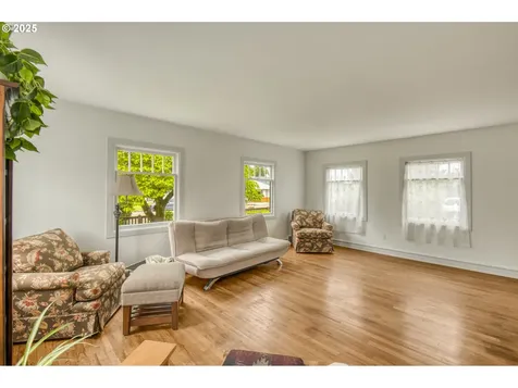 381 W Berkeley Street Gladstone OR 97027