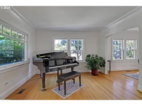 4432 NE Wistaria Drive Portland OR 97213