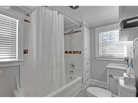 4432 NE Wistaria Drive Portland OR 97213