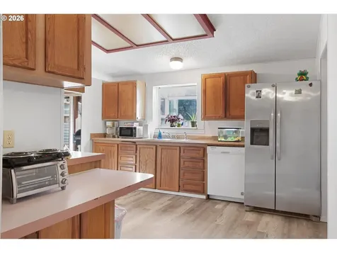 3372 Long Street Sweet Home OR 97386