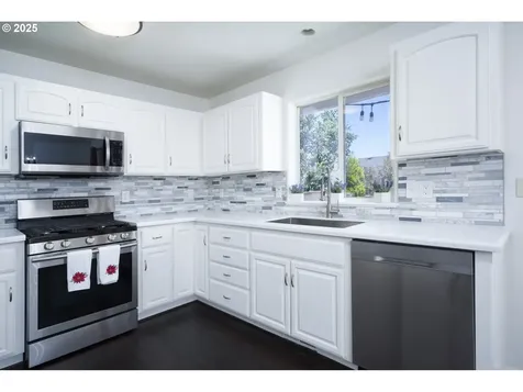 2589 Golfview Avenue Sutherlin OR 97479